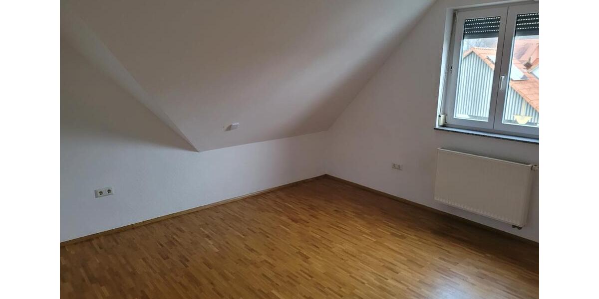 Dachgeschoßwohnung Iphofen - 3 Zimmer, 82 m&sup2;, 800&euro; | Angebot:26612632