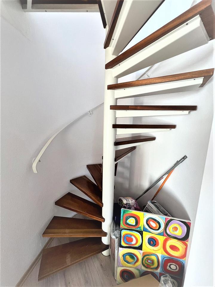 Möblierte, moderne Maisonette-Wohnung in zentraler Lage von Brühl!