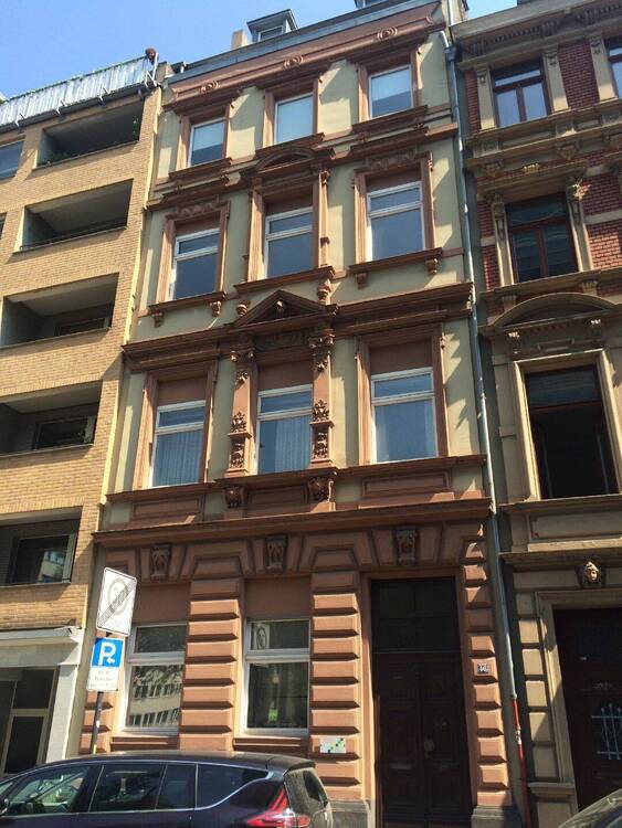 2 Zimmerwohnung mit separater Küche in schönem Altbau