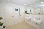 Gewerbehalle mit Büroeinheiten und Lagerfläche zimmer
