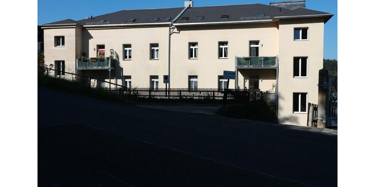 Dachgeschoßwohnung Greiz - 2 Zimmer, 43 m&sup2;, 243&euro; | Angebot:26436910