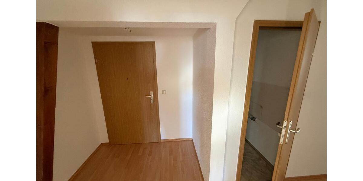 Etagenwohnung Reichenbach im Vogtland - 4 Zimmer, 103 m&sup2;, 539&euro; | Angebot:24522431