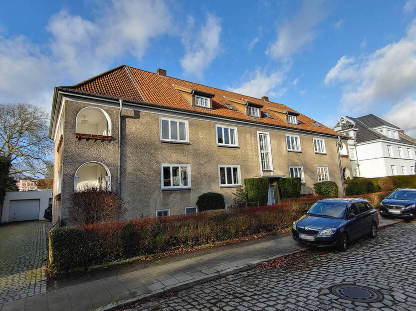 Nähe Stadtpark: Ruhige 4-Zimmer-Wohnung mit Süd-West-Loggia in 23568 Lübeck-St.Gertrud, Lutherstr.