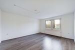 Sofort bezugsfrei: 3-Zimmer-Wohnung mit Einbauküche im Zweifamilienhaus – Wohnraum mit Potenzial