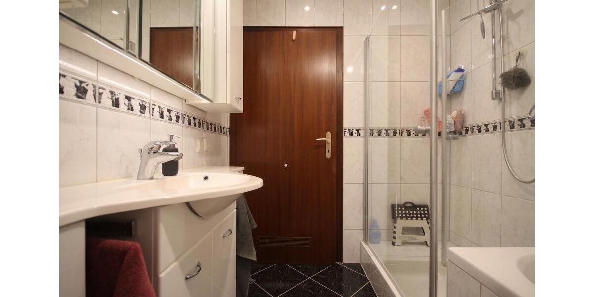 Etagenwohnung Hürth - 2 Zimmer, 76 m&sup2;, 915&euro; | Angebot:26236665