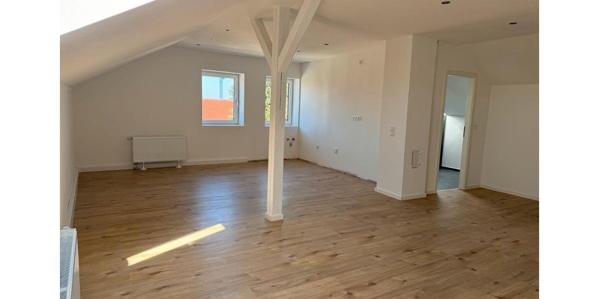 Dachgeschoßwohnung Großmehring - 3 Zimmer, 85 m&sup2;, 900&euro; | Angebot:24827231