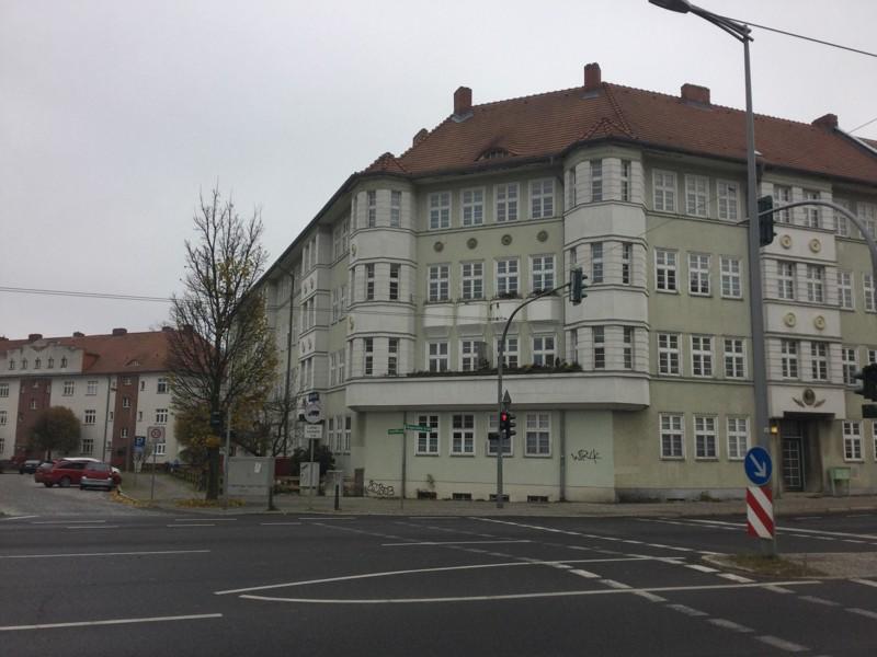 Cool geschnittene 3 Zimmer Wohnung mit Dielenboden.