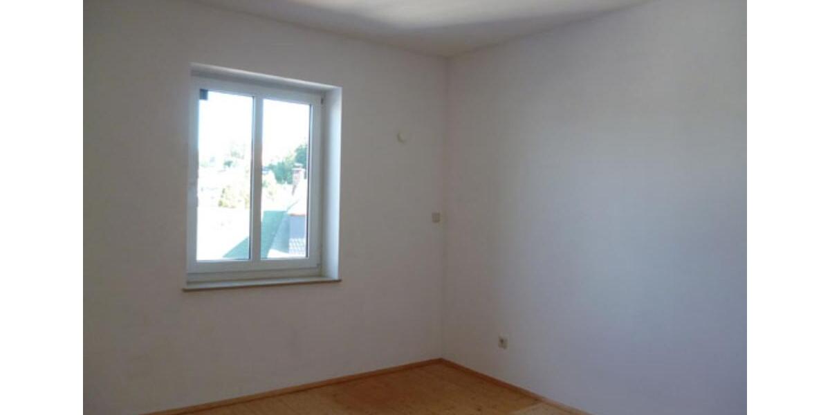 Dachgeschoßwohnung Aue-Bad Schlema Bad Schlema - 5 Zimmer, 157 m&sup2;, 680&euro; | Angebot:25639195