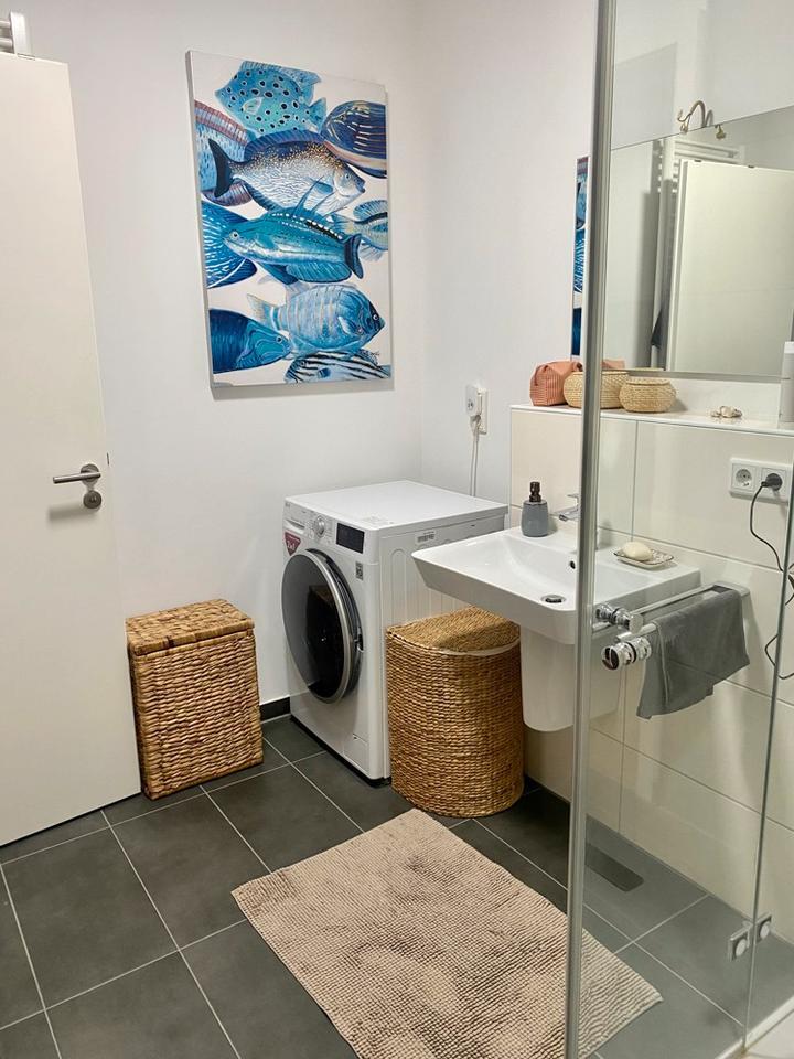 Helle Wohnung BJ 202223 mit Westbalkon, TG-Stellplatz und Stellplatz im Freien!