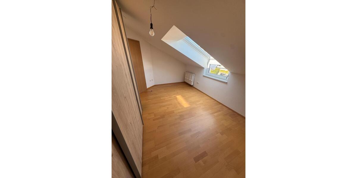 Dachgeschoßwohnung Deggendorf - 2.5 Zimmer, 72 m&sup2;, 790&euro; | Angebot:26603779
