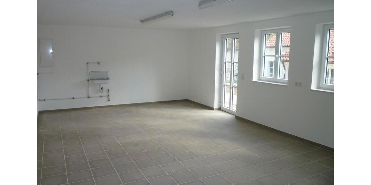 Reihenhaus Ostfildern - 8 Zimmer, 250 m&sup2;, 4.700&euro; | Angebot:26399281