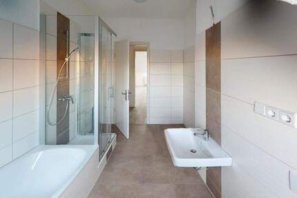 Charmante Dachgeschosswohnung mit Dusche und Wanne 3 zimmer