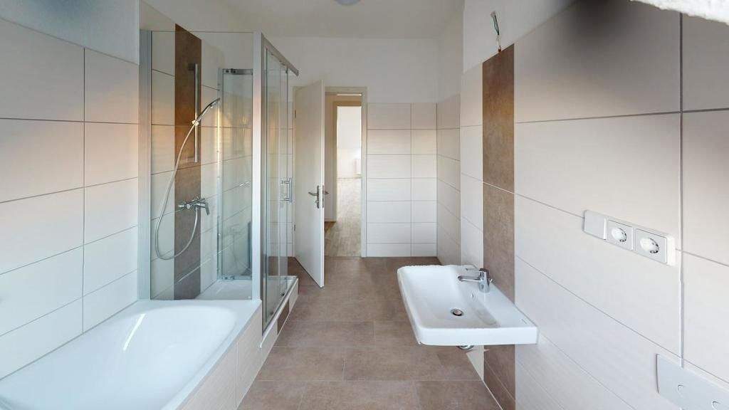Charmante Dachgeschosswohnung mit Dusche und Wanne 3 zimmer