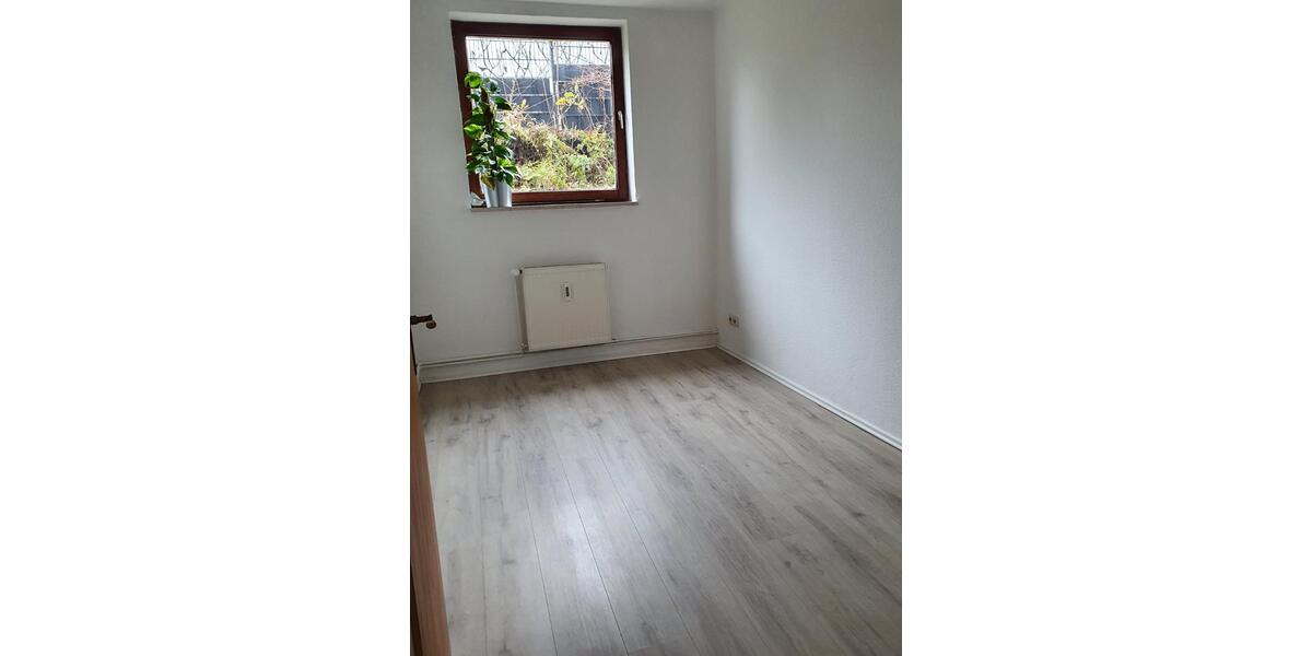 Renoviert, hell und sehr sparsam 3 zimmer