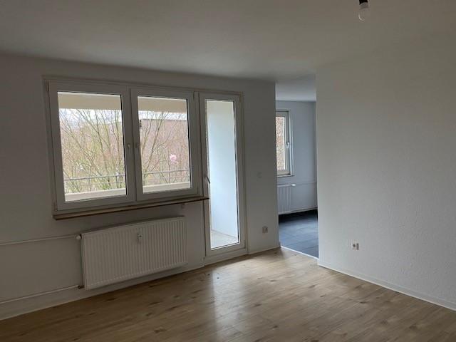 *Frisch renovierte 3-Zimmerwohnung mit Balkon und toller Aussicht* 3 zimmer