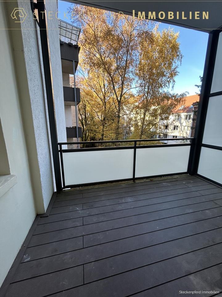 Altbaucharme neu belebt – großzügige, sanierte 3-Zimmer-Wohnung mit zwei Balkonen, sofort bezugsbereit 3 zimmer