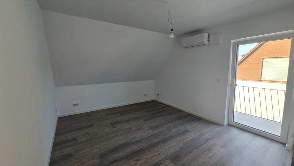 Erstbezug nach Kernsanierung: 3,5-Raum-Wohnung mit gehobener Auss