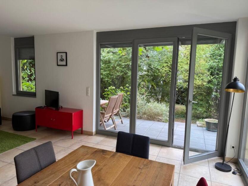 2,5-Zimmer-Wohnung mit Terrasse & kleinem Garten in Rheinnähe zimmer
