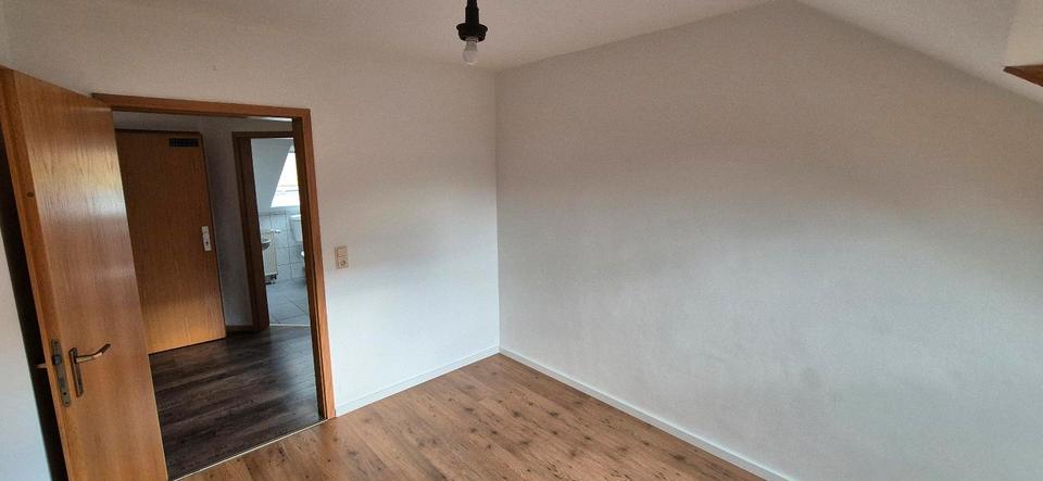 Dachgeschoßwohnung Erftstadt - 3 Zimmer, 70 m&sup2;, 750&euro; | Angebot:25255180