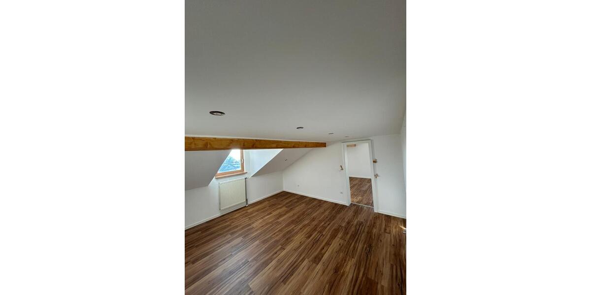 Dachgeschoßwohnung Windorf - 3 Zimmer, 80 m&sup2;, 690&euro; | Angebot:24660526