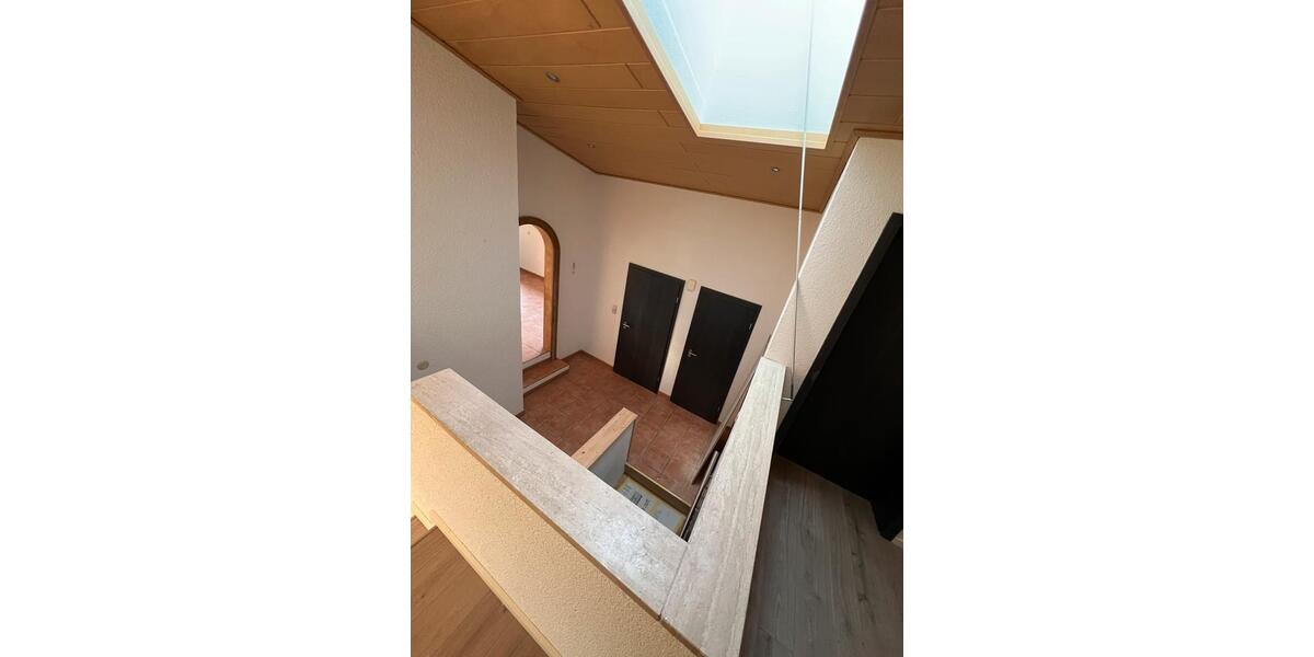 Einfamilienhaus Wiesenthau - 6 Zimmer, 180 m&sup2;, 1.600&euro; | Angebot:25859620