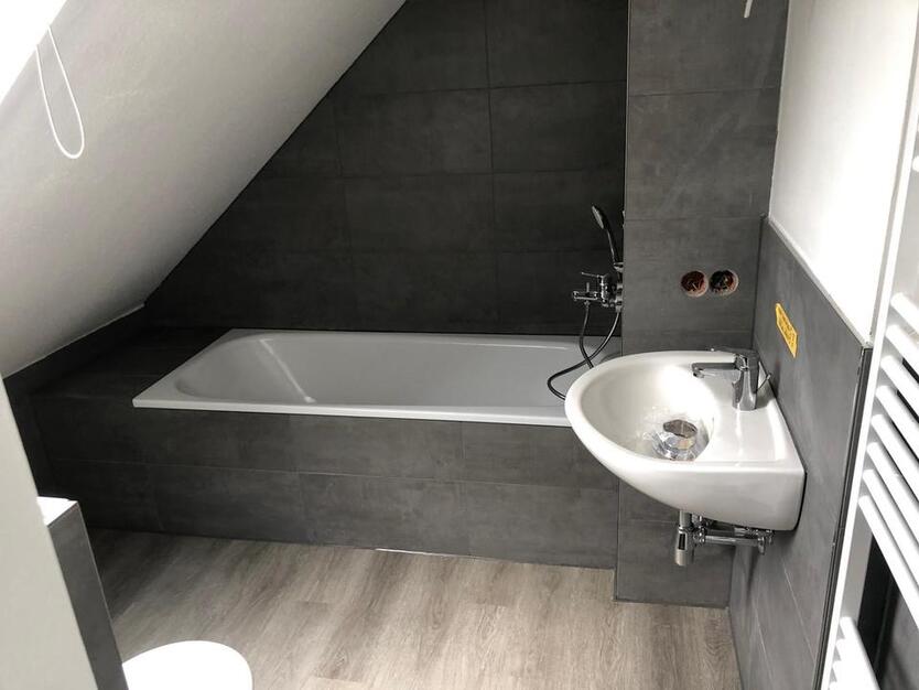 Frisch renovierte Dachgeschoss-Wohnung im Herzen Nortorfs