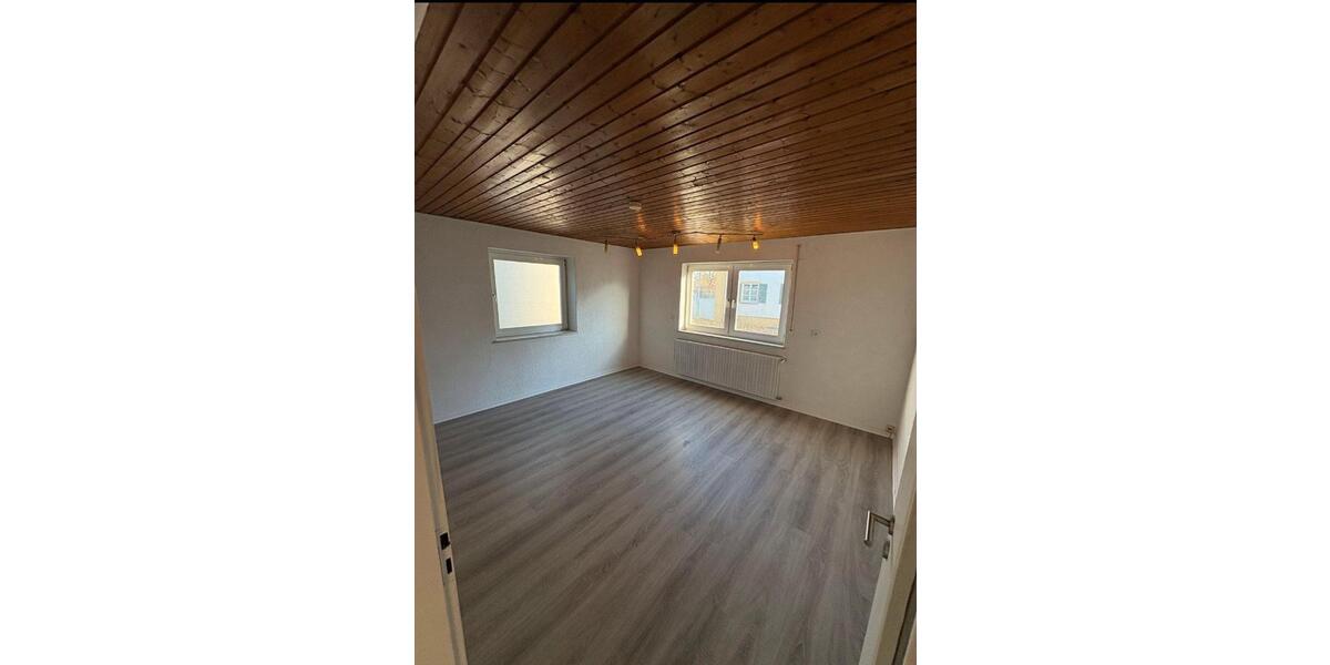 Erdgeschoßwohnung Bopfingen - 4 Zimmer, 110 m&sup2;, 900&euro; | Angebot:26431320