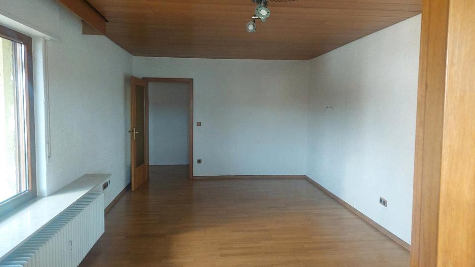 Etagenwohnung Neulußheim - 4 Zimmer, 100 m&sup2;, 1.385&euro; | Angebot:26045304