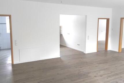 Helle 4 Zimmer WHG, EBK, TGL Bad, Balkon zu vermieten 4 zimmer