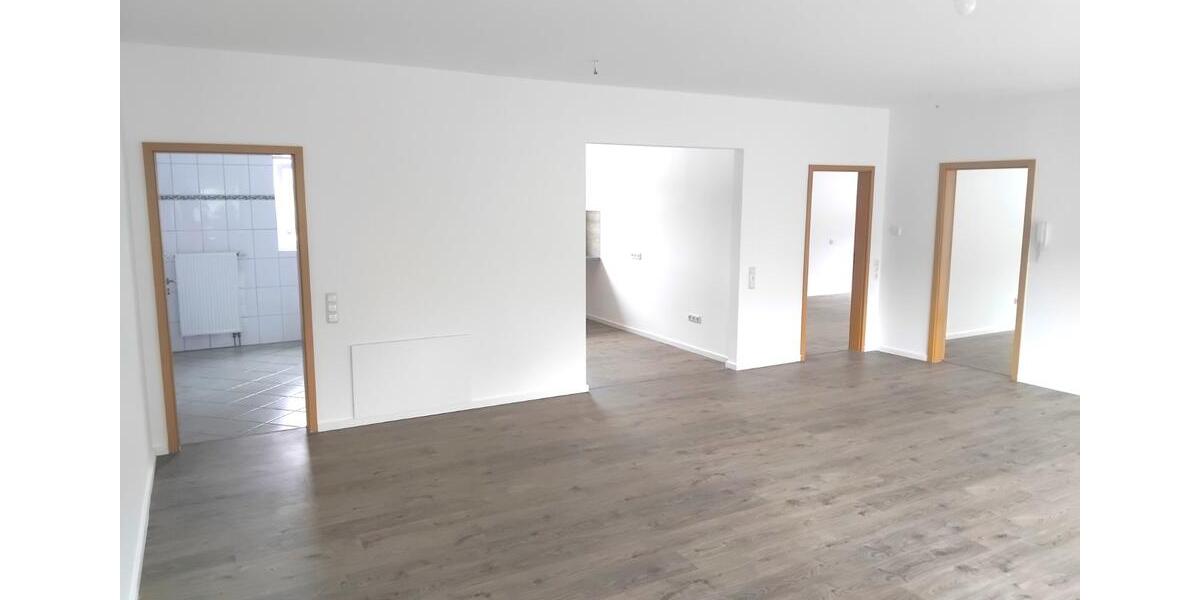 Helle 4 Zimmer WHG, EBK, TGL Bad, Balkon zu vermieten 4 zimmer