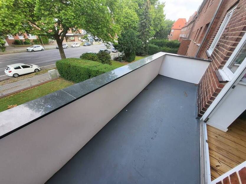 Zentrale Lage: Sanierte 2-Zimmer-Wohnung mit Balkon in HL-St. Jürgen (Nähe Uni), Ratzeburger Allee