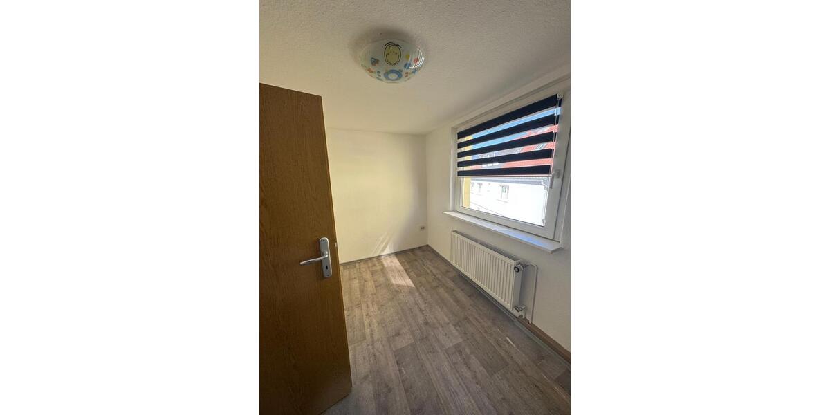 Dachgeschoßwohnung Teuchern - 5 Zimmer, 100 m&sup2;, 850&euro; | Angebot:26532602
