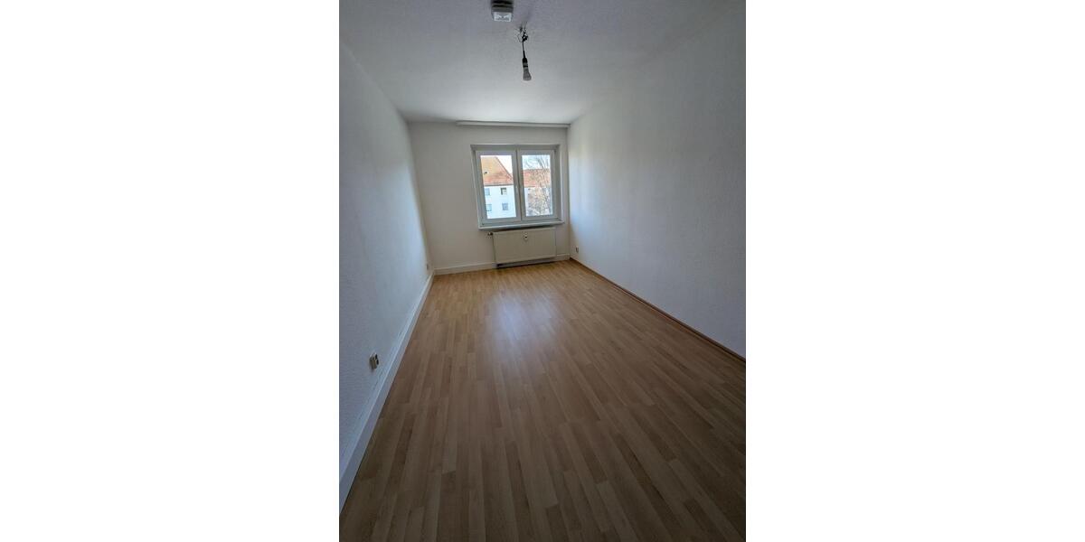 Etagenwohnung Apolda - 2 Zimmer, 55 m&sup2;, 350&euro; | Angebot:25046436