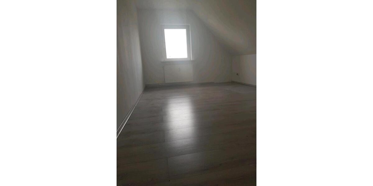 Dachgeschoßwohnung Bergen - 5 Zimmer, 100 m&sup2;, 700&euro; | Angebot:24550244