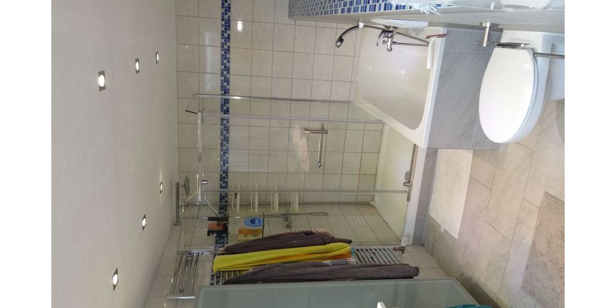 Zimmer in 4er WG Zentral Dachgeschoss WG-Zimmer 23 m² befristest / Probewohnen für 6 Monate. - Zimmer Stuttgart Gablenberg | Angebot:27077027