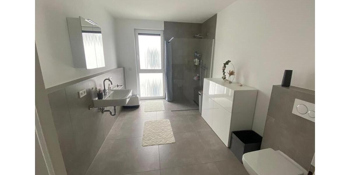 Etagenwohnung Rosbach vor der Höhe - 3 Zimmer, 101 m&sup2;, 1.500&euro; | Angebot:25859871