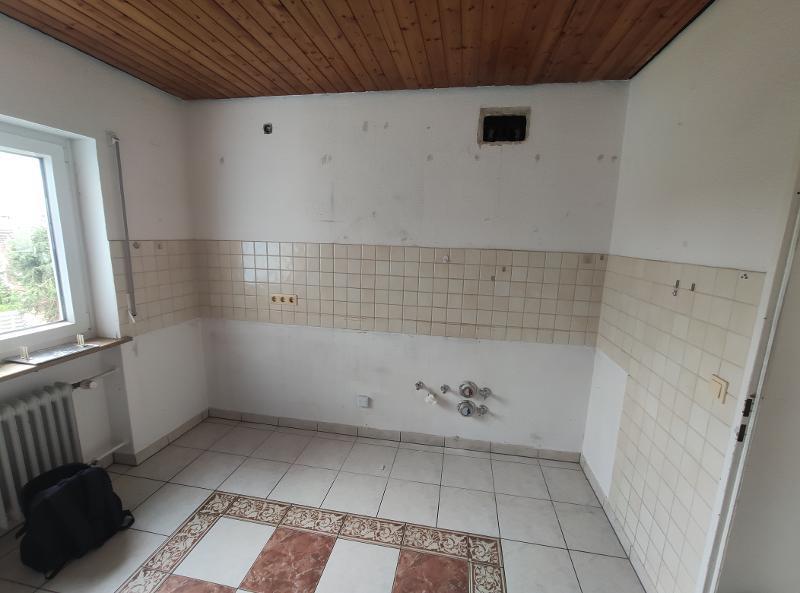 3- Zi. DG Wohnung mit 2 Balkonen und Garage