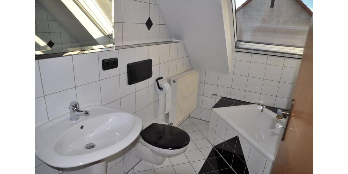 Dachgeschoßwohnung Stegaurach - 2 Zimmer, 64 m&sup2;, 630&euro; | Angebot:24893492