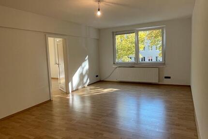 Ffm: 2-Zi-Whg (nicht WG) , 67 m² frisch renoviert, ggf Küche 2 zimmer
