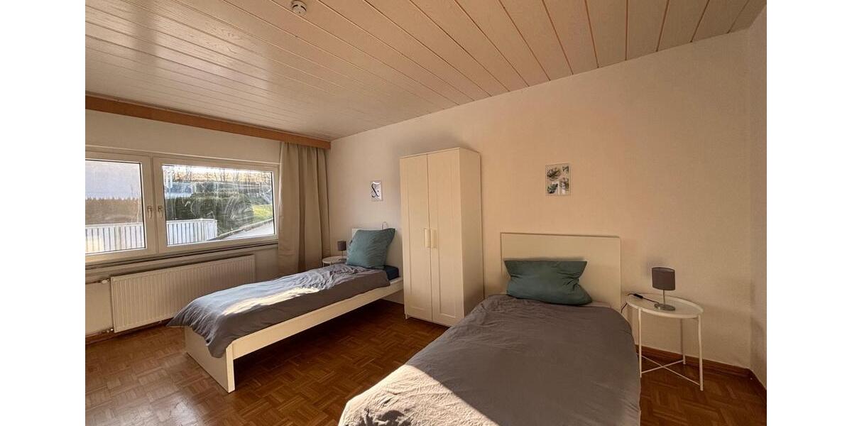 Wohnen auf Zeit Gladenbach - 7 Zimmer, 250 m&sup2;, 26&euro; | Angebot:24805952