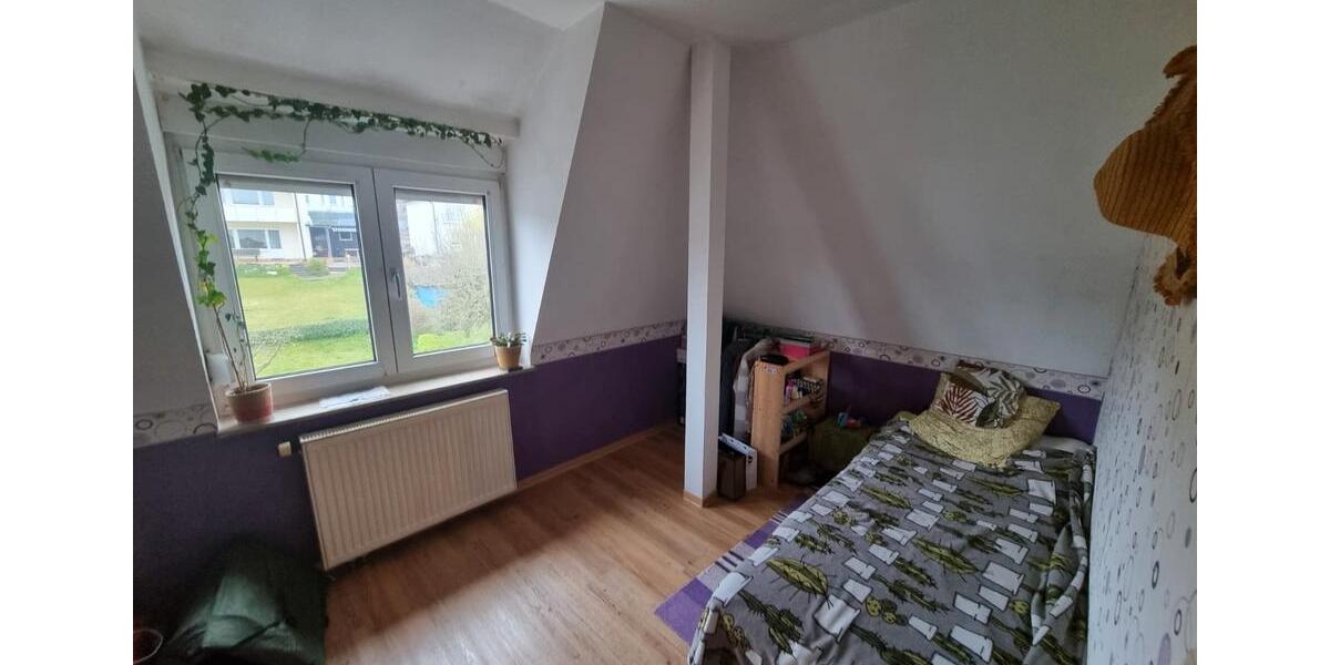 Dachgeschoßwohnung Neukirchen - 5 Zimmer, 100 m&sup2;, 600&euro; | Angebot:26167041