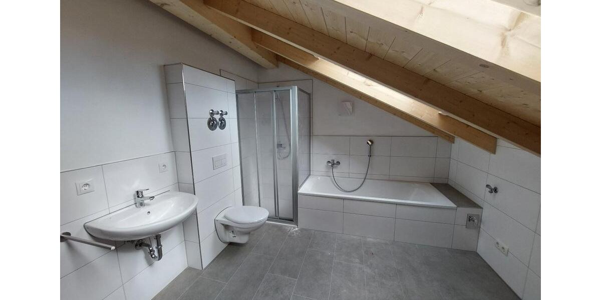 Dachgeschoßwohnung Eichendorf - 2 Zimmer, 98 m&sup2;, 840&euro; | Angebot:26661539