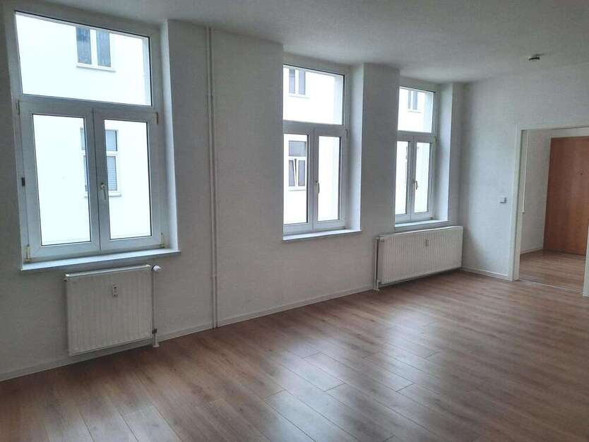 helle 2-Zimmer Wohnung *frisch renoviert* in zentraler Lage ***1 Monat Kaltmietenfrei***