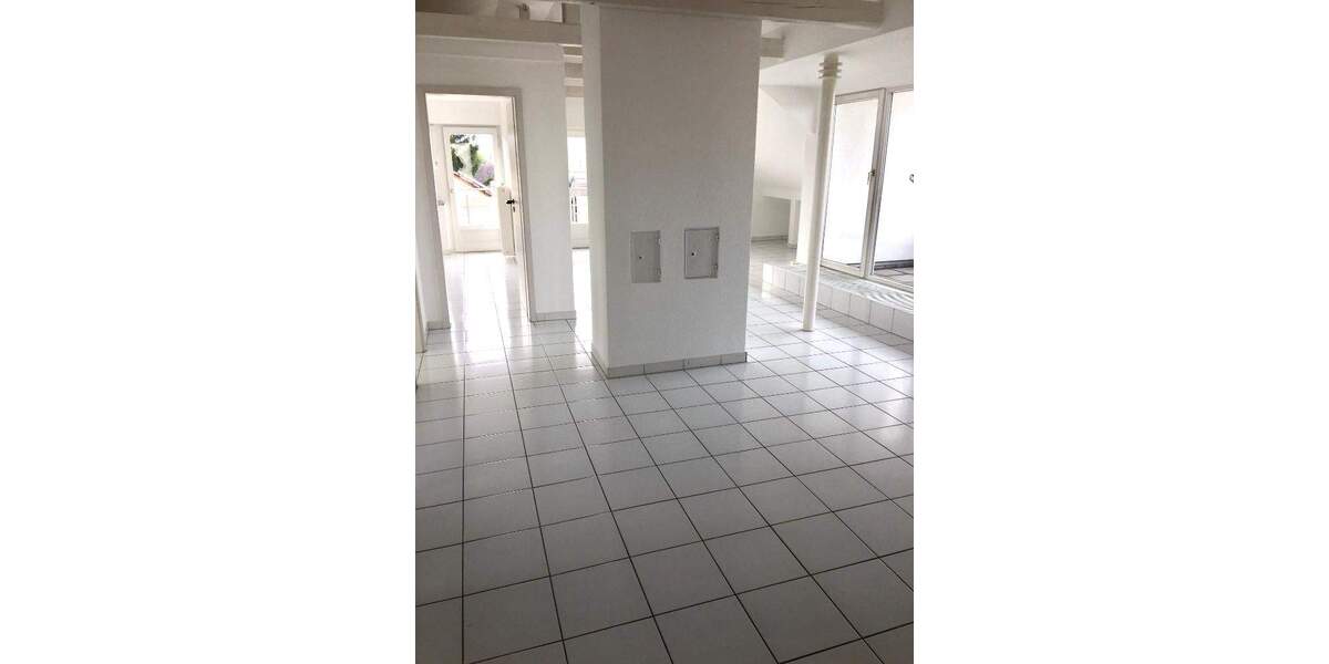 Etagenwohnung Böblingen - 3 Zimmer, 95 m&sup2;, 2.100&euro; | Angebot:24990770