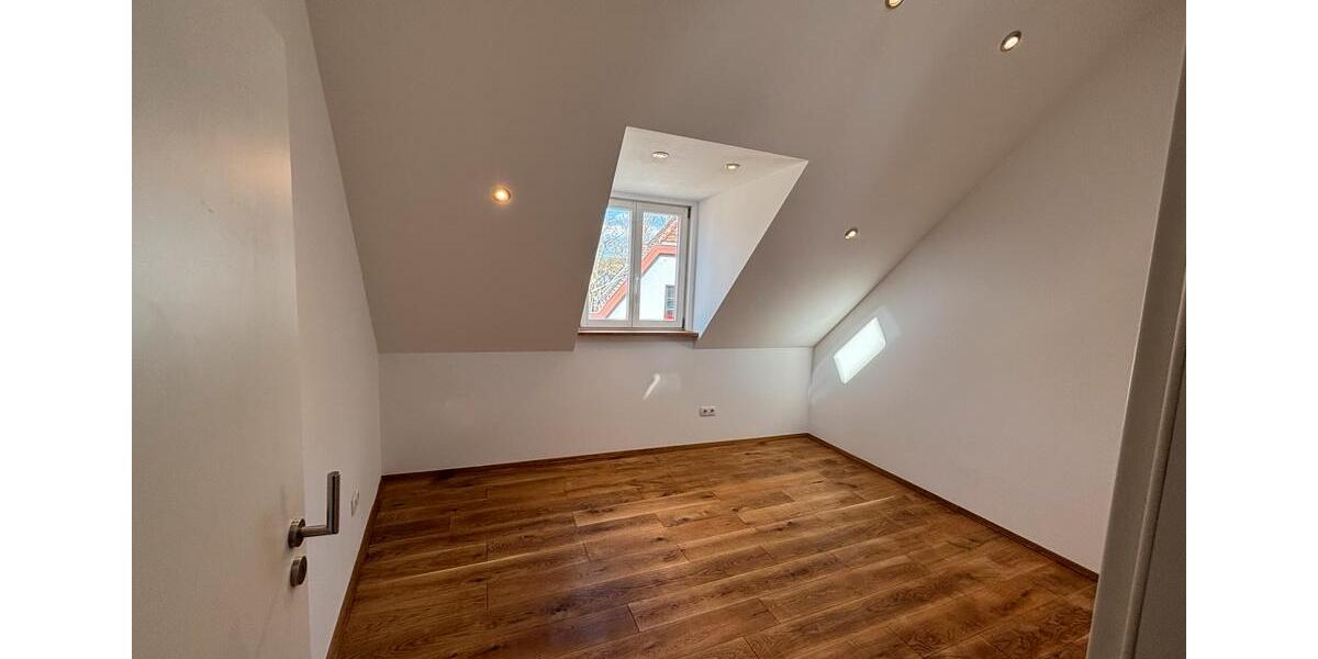 Doppelhaushälfte Wertheim - 7 Zimmer, 190 m&sup2;, 1.250&euro; | Angebot:26521744
