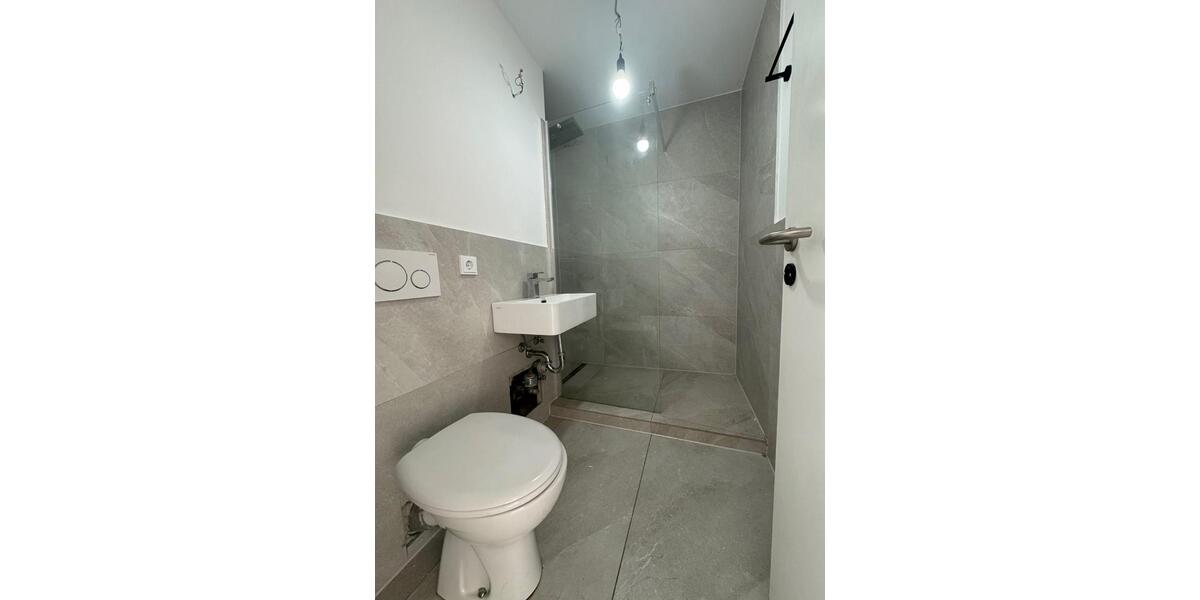 Etagenwohnung Wiesbaden Biebrich - 2 Zimmer, 64 m&sup2;, 1.150&euro; | Angebot:24618168