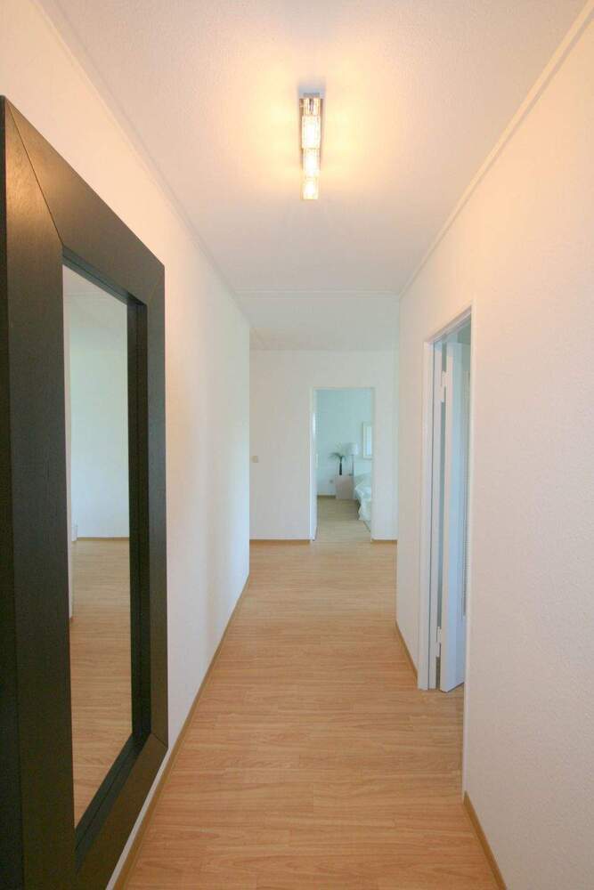 ** MODERNISIERTE 3 Zimmer Wohnung MIT GROßEM ESSPLATZ, BALKON UND NEUEM DUSCHBAD**