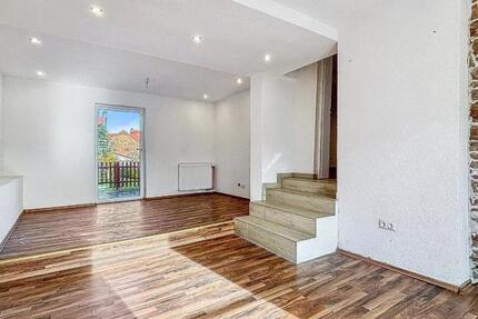 Haus Burghaun - 4 Zimmer, 112 m&sup2;, 900&euro; | Angebot:27686742
