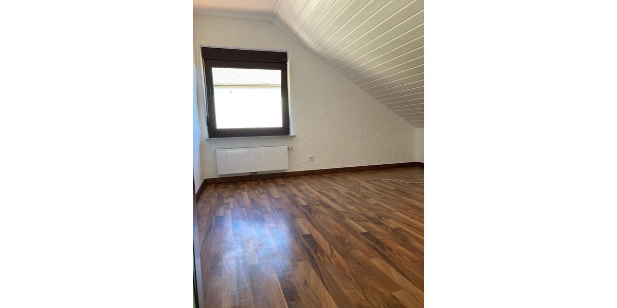 Dachgeschoßwohnung Ulmen - 3 Zimmer, 50 m&sup2;, 450&euro; | Angebot:26047390