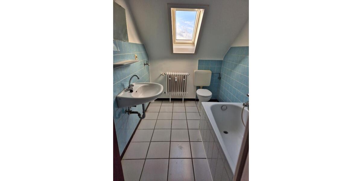 Dachgeschoßwohnung Blomberg - 3 Zimmer, 70 m&sup2;, 450&euro; | Angebot:26676305